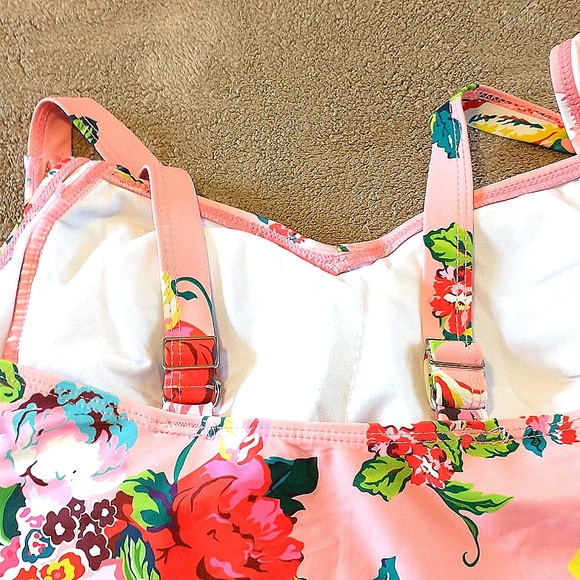 Women's One Piece Swimsuit Large - Picture 3 of 5